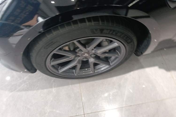 Used Tesla Model 3 2022 Rear-Wheel-Drive Version Left Front Wheel Hub