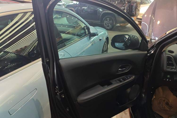 Used Honda Vezel 2022 1.5L CVT Phantom Night Pioneer Edition