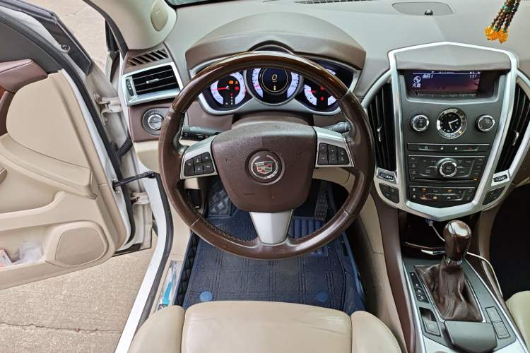 Used Cadillac SRX 2011 3.0L Luxury Model
