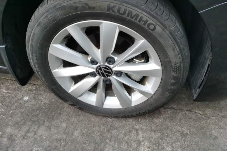 Used Volkswagen Bora 2021 1.5L Automatic Comfort Smart Connect Edition Right Front Wheel Hub