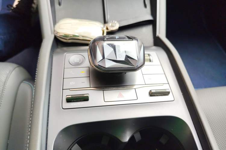 Used BYD Qin L 2024 DM-i 120KM Beyond Model Gear Lever