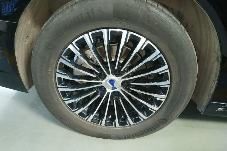 Used Denza D9 2022 EV 600 Four-Wheel Drive Prestige Model Exterior 8