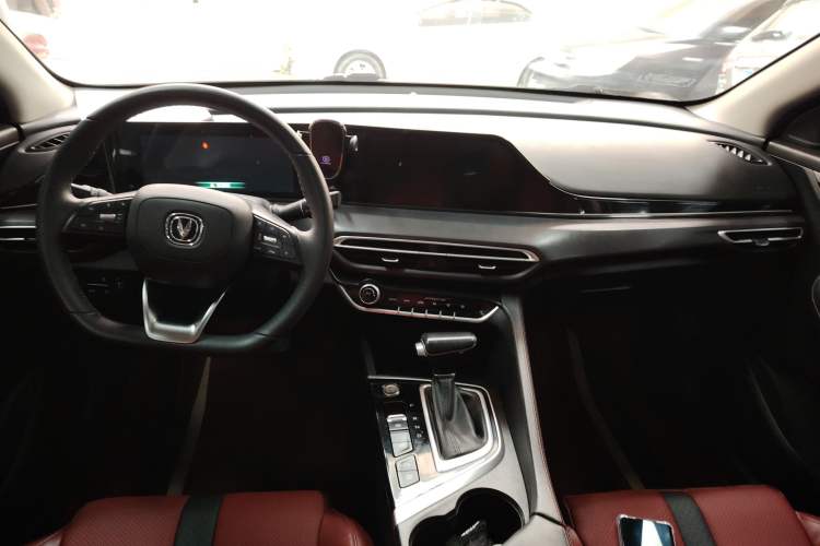 Used CHANGAN Eado 2021 PLUS Blue Whale NE 1.4T GDI DCT Flagship Model Center Console