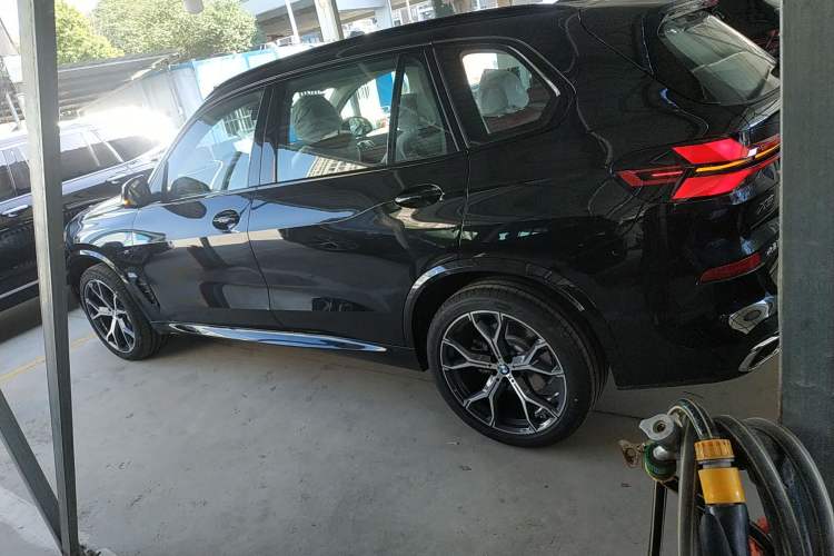 Used BMW X5 2025 Model, xDrive 30Li Prestige M Sport Night Package
