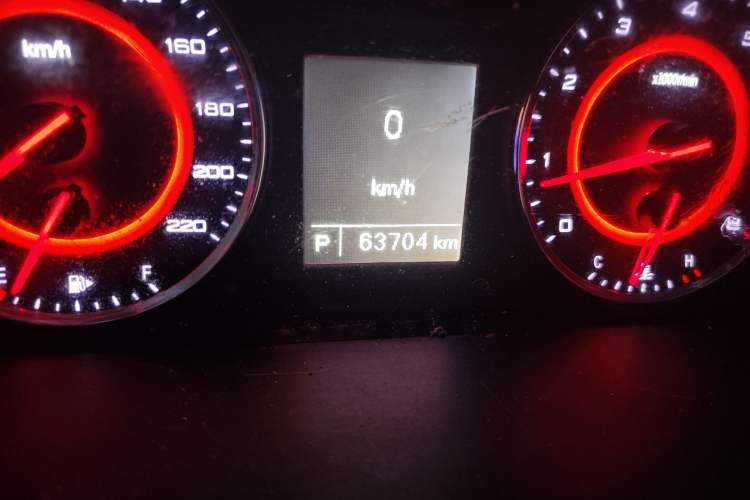 Used SAIC MAXUS G10 2019 PLUS 2.0T Automatic Elite Edition China V Standard Odometer Close Up