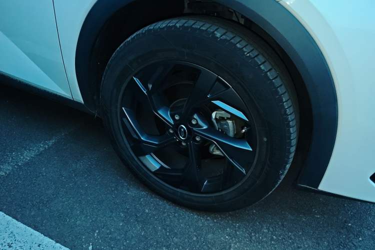 Used GAC Trumpchi GS3 2023 Shadow Speed 270T Dynamic Intelligence Edition Right Front Wheel Hub