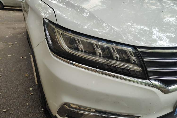 Used Roewe RX5 2019 20T Two-Wheel Drive Automatic 4G Connected Platinum Edition Right Front Headlight