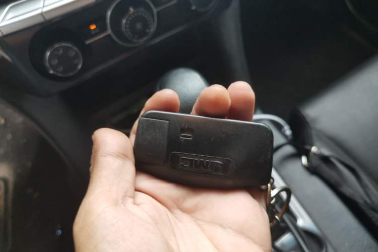 Used JMC Yuhu 5 2019 2.0T Classic Edition Diesel Automatic 2WD LX Long Wheelbase JX4D24A5L