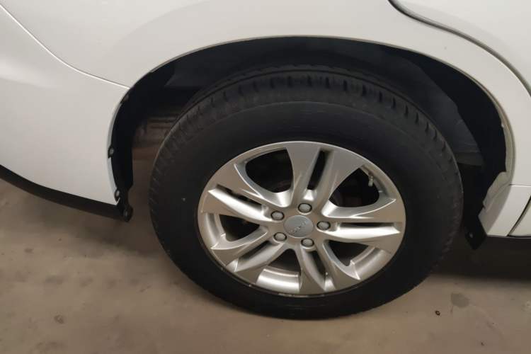 Used Haval M6 2019 1.5T DCT Two-Wheel Drive Elite Version China VI Standard Right Rear Wheel Hub