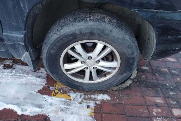 Used Huatai Santa Fe Classic 2012 2.0L Gasoline Manual Two-Wheel Drive with Sunroof
