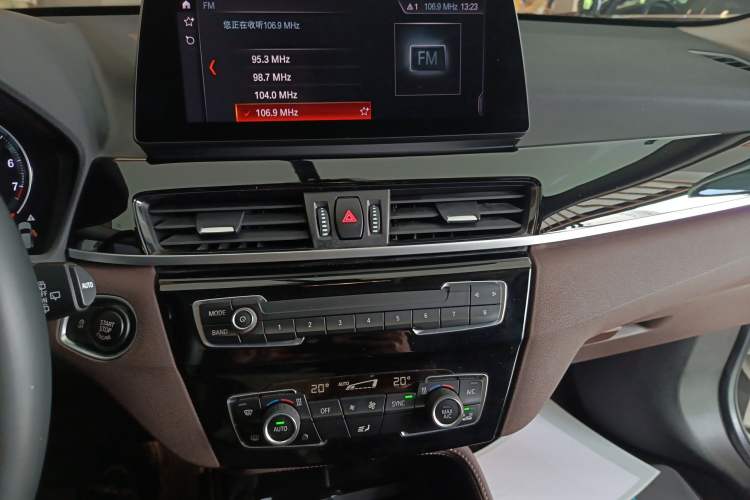 Used BMW X1 2020 sDrive20Li Premium Edition Audio And AC Panel