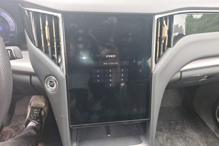 Used Hongqi HS7 PHEV 2024 2.0T PHEV Four-Wheel Drive Flagship Edition 6 Seats Audio And AC Panel