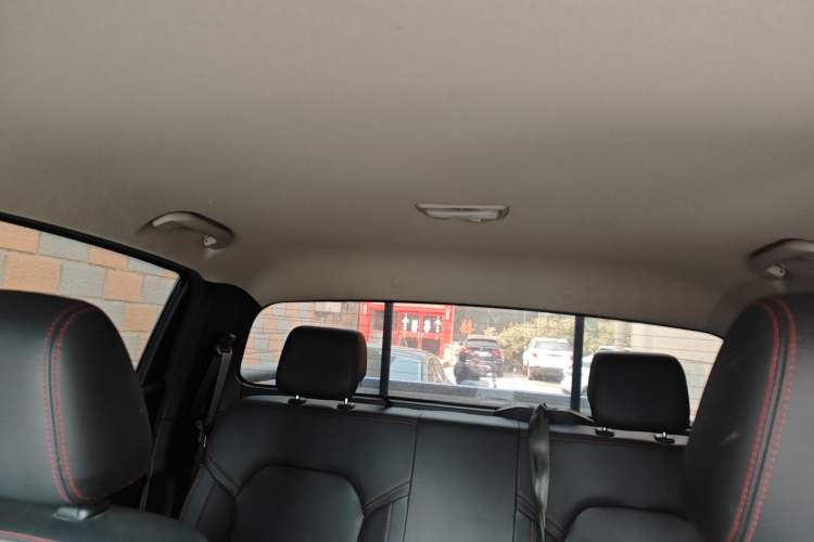 Used SAIC MAXUS T60 2017 2.0T Gasoline Automatic Two-Wheel Drive High-Ride Elite Standard Cabin
