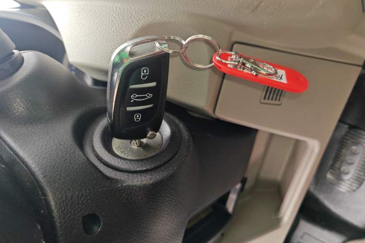 Used Venucia R50 2016 1.6L Automatic Elite Edition
