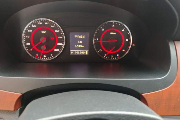 Used SAIC MAXUS G10 2016 1.9T Automatic Elite Edition Diesel China V Emission Standard Odometer Close Up