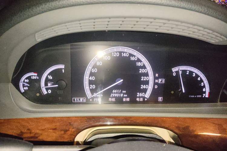 Used Mercedes-Benz S-Class 2010 S 400 L HYBRID Instrument Cluster