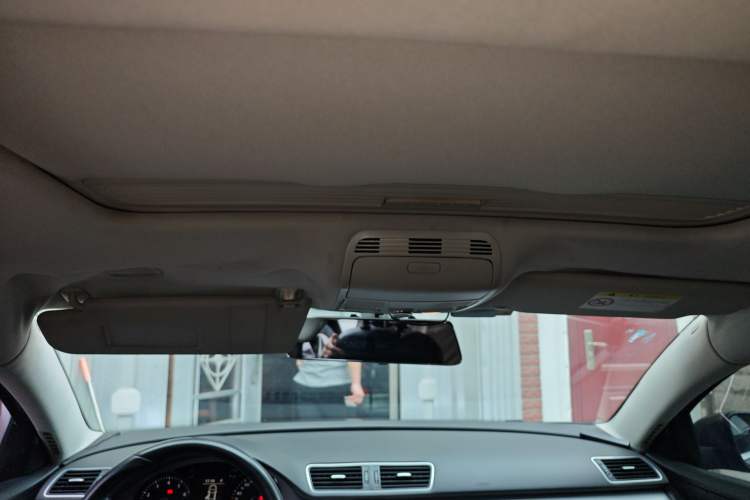 Used Volkswagen Magotan 2013 1.8TSI Premier Model Headliner