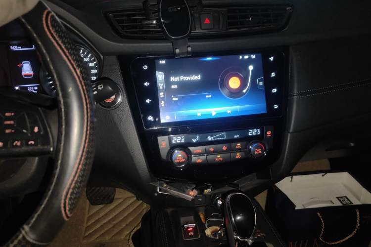 Used Nissan X-Trail 2019 2.5L CVT Smart Connect Luxury Edition 4WD Audio And AC Panel