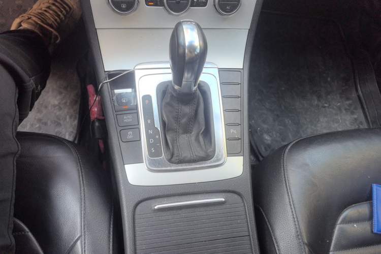 Used Volkswagen Magotan 2012 Revised Version 1.8TSI Leading Edition Gear Lever