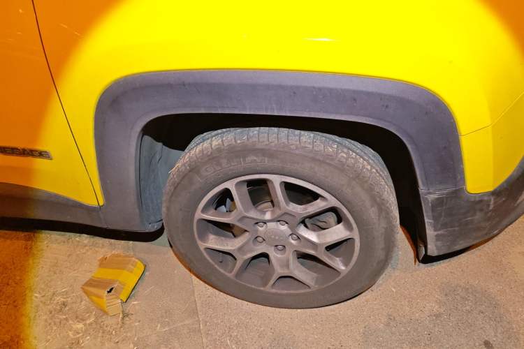 Used Jeep Renegade 2016 1.4T Automatic Jingneng Edition Right Front Wheel Hub