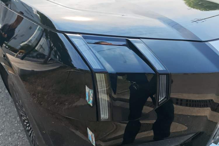 Used Zeekr 009 2024 7-Seater Walk-Through Version Four-Wheel Drive 108 kWh