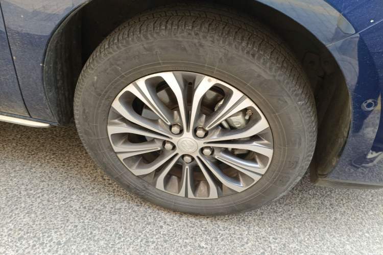 Used Buick GL8 2023 Land Business Class Smart Deluxe Model Right Front Wheel Hub