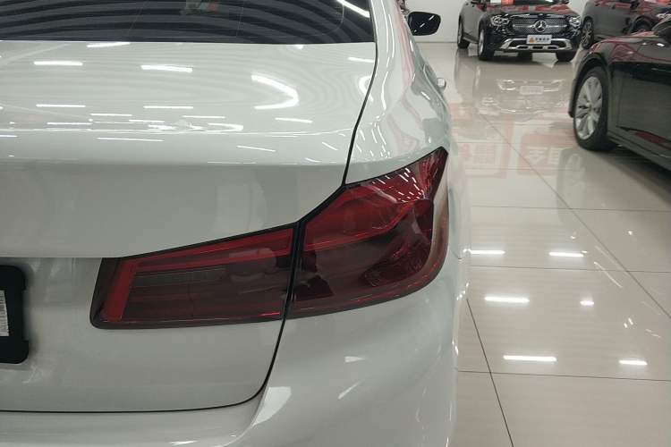 Used BMW 5 Series 2018 Restyled 530Li Leading Edition M Sport Package