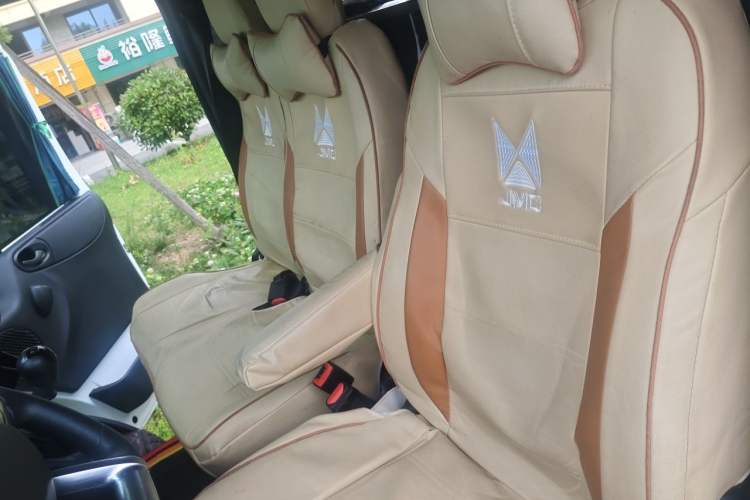 Used JMC Fushun 2025 2.0T 6MT Diesel Extended-Wheelbase High-Roof Commercial Van—2/3 Seats