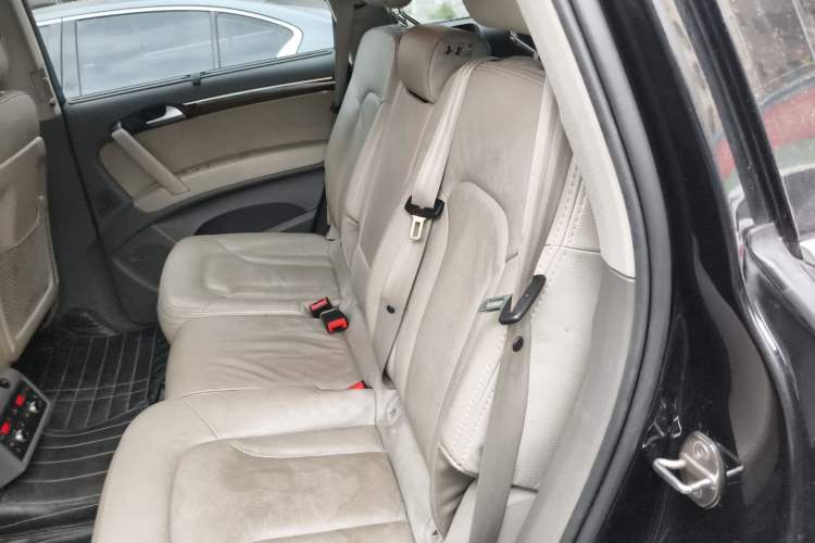 Used Audi Q7 2013 35 TFSI Comfort Model Left Rear Seat