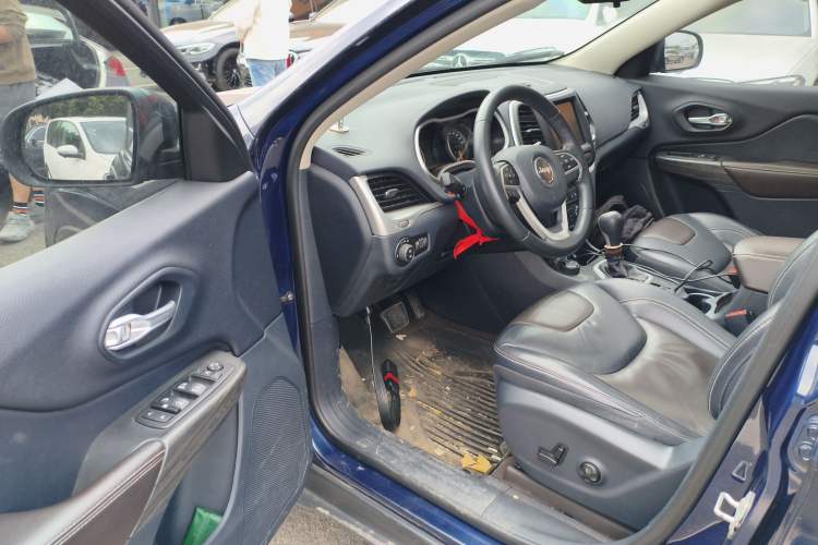 Used Jeep Cherokee 2016 2.4L Professional Smart Version Driver Seat