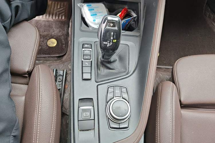 Used BMW X1 2022 sDrive25Li Leading Model Gear Lever