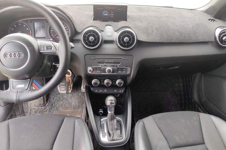 Used Audi A1 2018 30 TFSI Limited Edition Collector's Model Audio And AC Panel