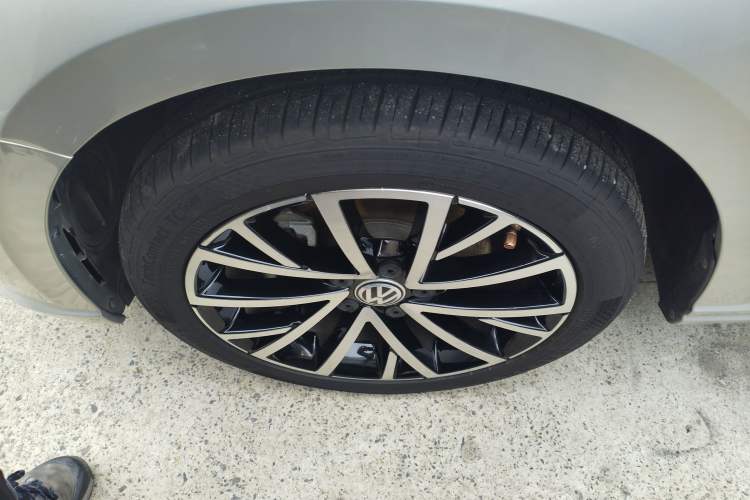 Used Volkswagen Lavida 2018 280TSI DSG Luxury Edition China V Standard Left Front Wheel Hub