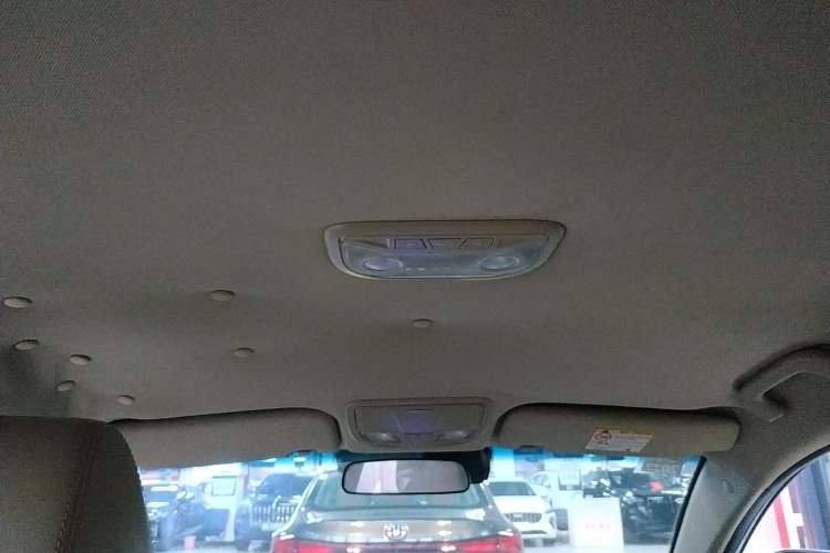 Used Geely Auto Emgrand 2017 Sedan Million Edition 1.5L Manual Luxury Model Headliner