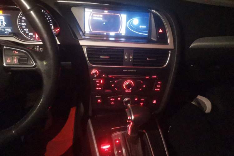 Used Audi A4L 2015 35 TFSI Automatic Standard Model Audio And AC Panel