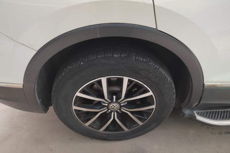 Used Volkswagen Tiguan L 2017 330TSI Automatic Two-Wheel Drive Luxury Edition Exterior 5