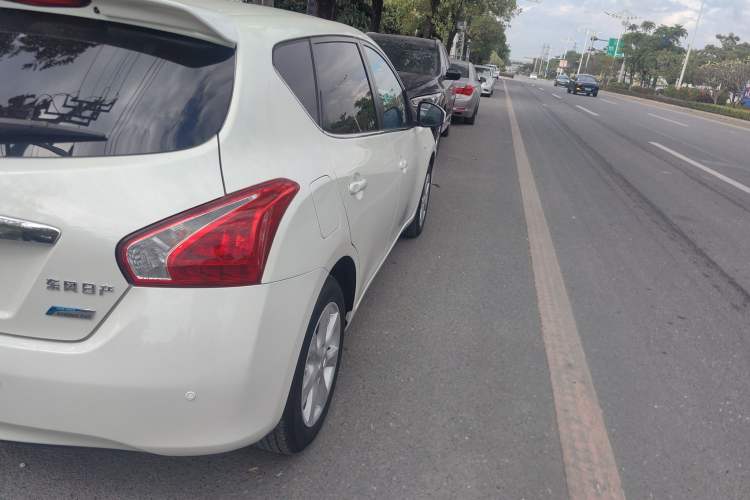 Used Nissan Tiida 2013 1.6L CVT Cool Cafe Edition