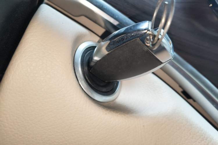 Used Mercedes-Benz V-Class 2022 V 260 Avantgarde Edition Vehicle Key