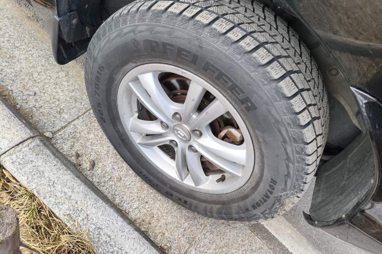 Used Huatai Santa Fe Classic 2015 2.0L Gasoline Manual Transmission Two-Wheel Drive Standard Version Right Front Wheel Hub