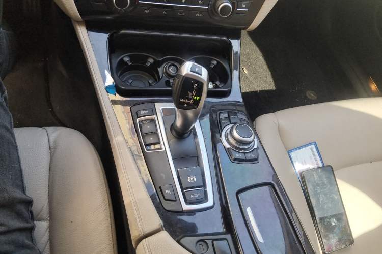 Used BMW 5 Series 2013 525Li Leading Model
