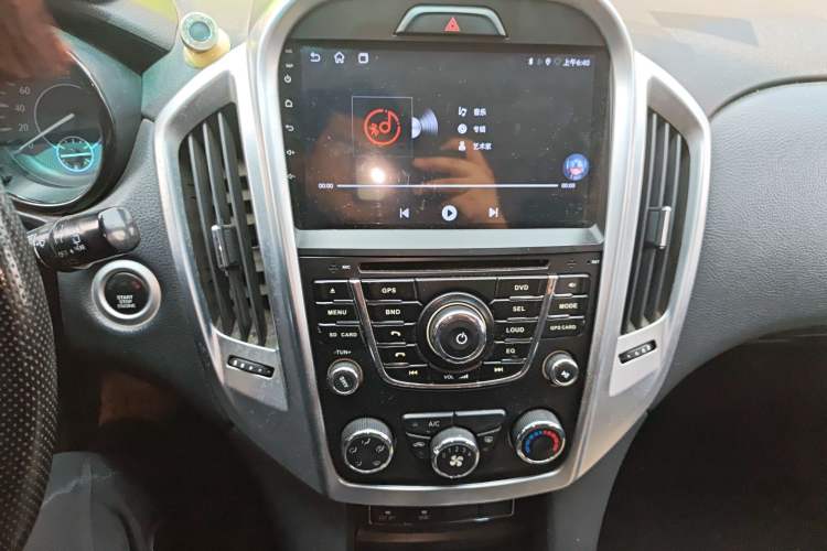 Used JMC Yusheng S350 2013 2.4T Automatic 4x4 Diesel Luxury 5-Seater
