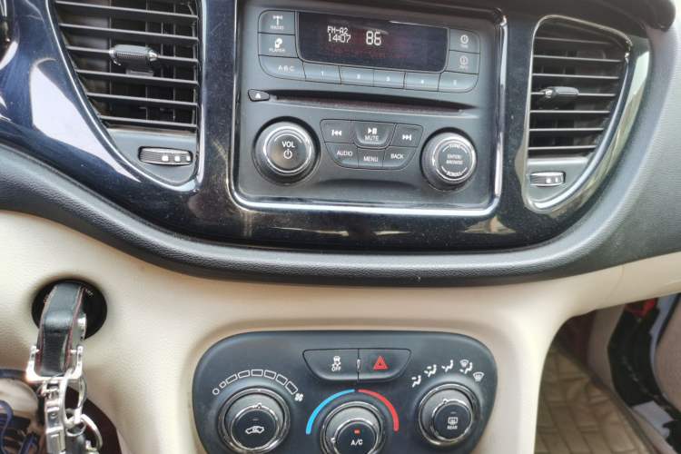 Used Fiat Viaggio 2012 1.4T Automatic Jingxiang Edition Audio And AC Panel