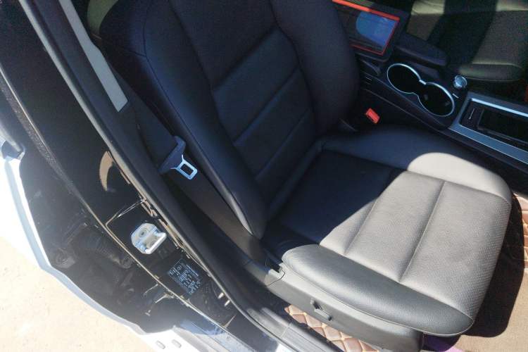 Used Mercedes-Benz GLK-Class 2014 GLK 260 4MATIC Dynamic Model Right Front Seat