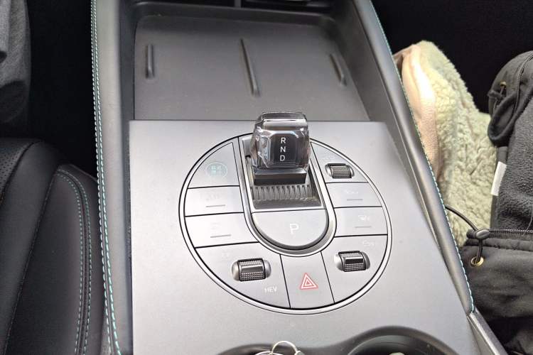 Used BYD Seal 06 New Energy 2024 DM-i 80KM Prestige Model Gear Lever