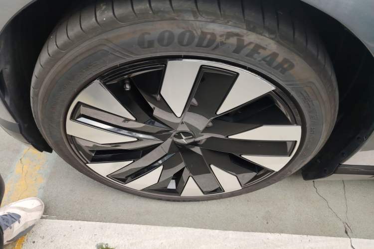 Used Polestar 4 2023 Single-Motor Long-Range PLUS Left Front Wheel Hub