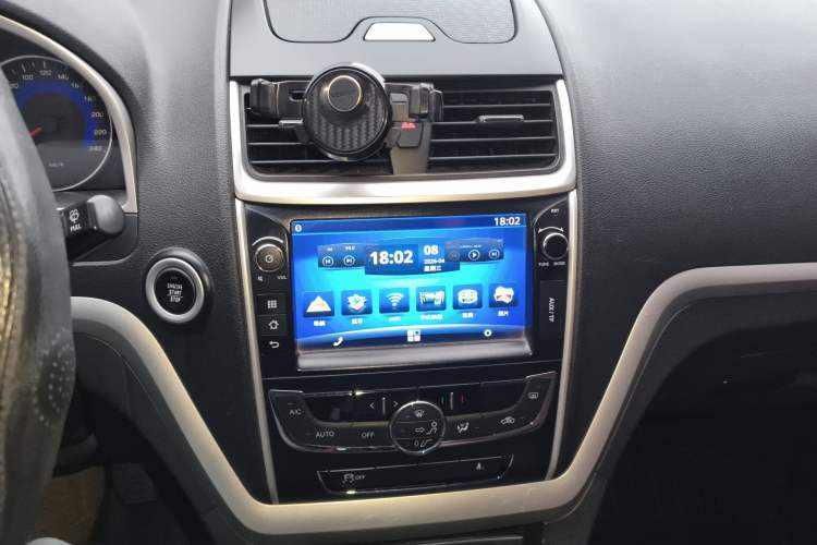 Used Geely Auto Emgrand 2015 Hatchback RS 1.5L Manual - Top Trim Level Audio And AC Panel