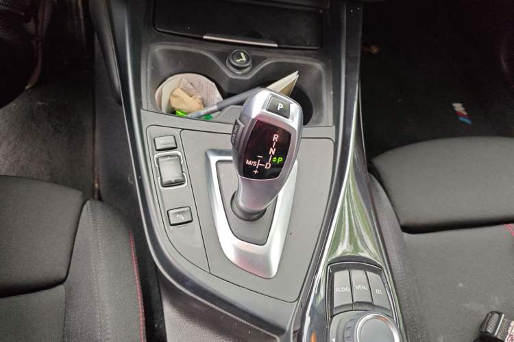 Used BMW 1 Series 2013 Revised 118i Sport Edition Gear Lever