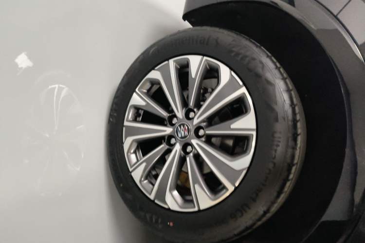 Used Buick Envision 2024 Encore S 25T Ignite Black Style Edition Right Rear Wheel Hub