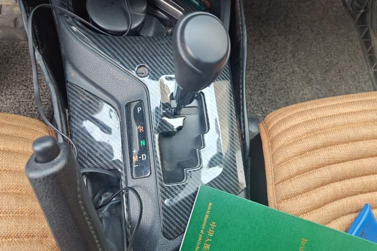 Used Toyota RAV4 2019 2.0L CVT Two-Wheel Drive Fashion X Limited Edition China V Standard Gear Lever