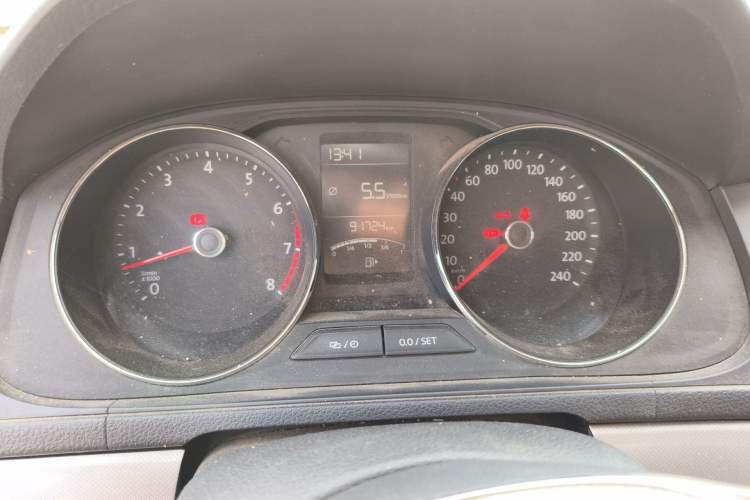 Used Volkswagen Lavida 2015 1.6L Manual Comfort Edition Instrument Cluster